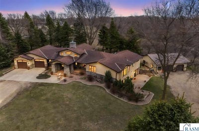 /international/us/60639-211th-street-eagle-lake-mn-110106951257/
