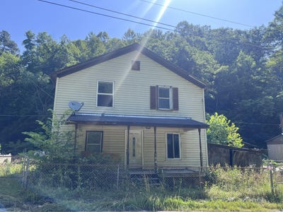 /international/us/2102-sheas-fork-road-mcroberts-ky-110105002760/