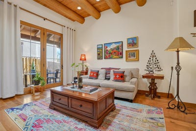 /international/us/209-tewa-street-taos-nm-110106955465/