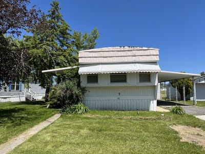 /international/us/7-meadowlark-lane-beecher-il-110108717883/