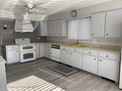 /international/us/131-s-blakely-street-dunmore-pa-110108574697/