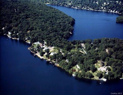 /international/us/300-w-lake-blvd-mahopac-ny-110102429809/