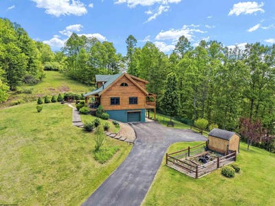 /international/us/216-whitetail-lane-buckhannon-wv-110108359978/