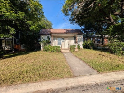 /international/us/104-n-walnut-street-lampasas-tx-110107891472/