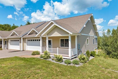 /international/us/14-stonehenge-circle-northfield-nh-110105972297/