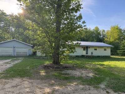 /international/us/3210-state-highway-m117-newberry-mi-110108166665/