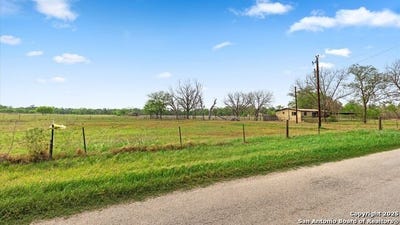 /international/us/515-dry-hollow-la-vernia-tx-110098481508/