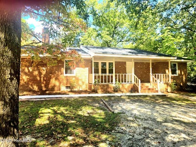 /international/us/12381-blues-farm-road-laurinburg-nc-110110373639/