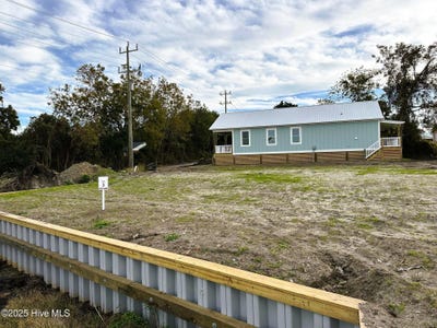 /international/us/2401-ferabee-street-morehead-city-nc-110103778866/
