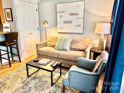 /international/us/37-hiawassee-street-asheville-nc-110100653992/