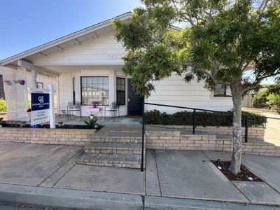 /international/us/1622-lotus-escondido-ca-110110342635/