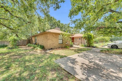 /international/us/728-woodland-court-kennedale-tx-110101434803/