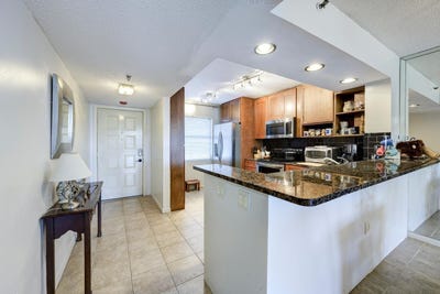 /international/us/896-n-federal-highway-lantana-fl-110098083277/