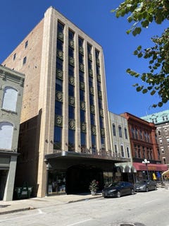 /international/us/212-n-center-street-bloomington-il-110097529980/