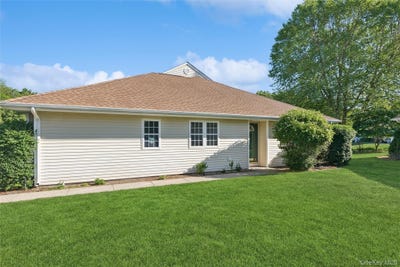 /international/us/42-blueberry-common-riverhead-ny-110108882868/