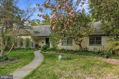 /international/us/8643-montgomery-wyndmoor-pa-110107552223/