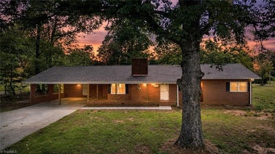 /international/us/4505-us-highway-21-hamptonville-nc-110108399580/