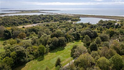 /international/us/141-gray-craig-road-middletown-ri-110102362541/