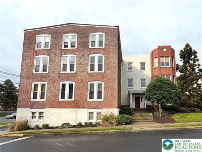 /international/us/22-2nd-street-emmaus-boro-pa-110108335113/