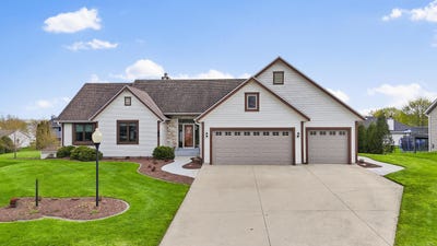 /international/us/1227-wegner-dr-mukwonago-wi-110107693180/