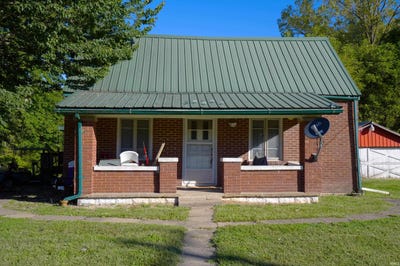 /international/us/8228-w-200-s-road-lyons-in-110120672422/