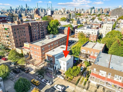 /international/us/25-14-crescent-street-queens-ny-110108199452/