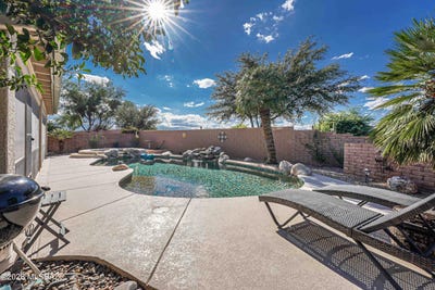/international/us/989-n-rhodes-drive-green-valley-az-110120485838/
