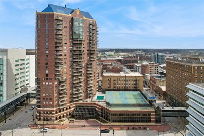 /international/us/300-walnut-street-des-moines-ia-110107333804/