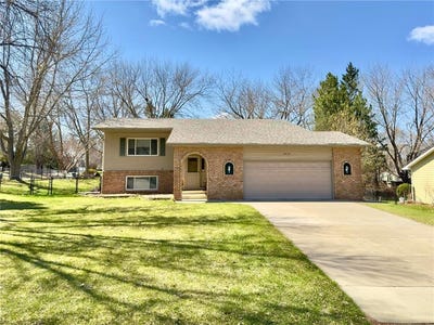 /international/us/9351-yucca-lane-n-maple-grove-mn-110107653926/