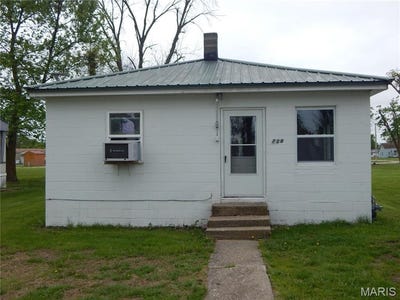 /international/us/200-e-maple-street-curryville-mo-110107479173/