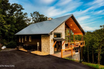 /international/us/2917-redtail-rd-sevierville-tn-110108551613/