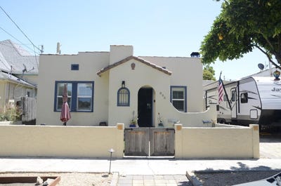 /international/us/895-monterey-st-hollister-ca-110100588436/