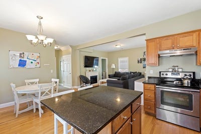 /international/us/496-main-st-hanson-ma-110107314781/