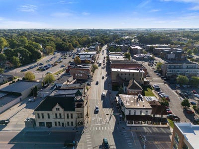 /international/us/104-e-main-street-sun-prairie-wi-110099484254/