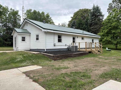 /international/us/308-bellevue-street-new-carlisle-in-110108448138/