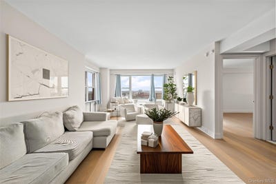 /international/us/107-40-queens-boulevard-forest-hills-ny-110106617800/