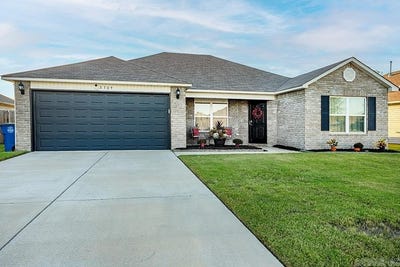 /international/us/8309-donna-drive-north-little-rock-ar-110120411847/