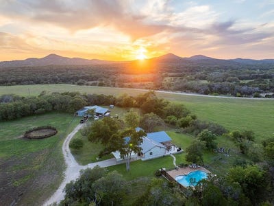 /international/us/3273-privilege-creek-rd-pipe-creek-tx-110108444091/