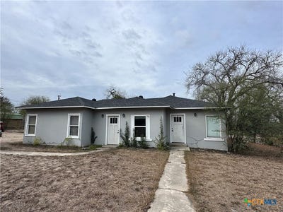/international/us/1364-clinton-place-kenedy-tx-110106257478/