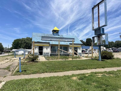 /international/us/318-w-9th-street-mount-carmel-il-110108537438/