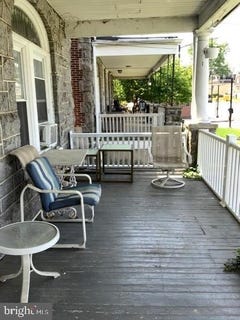 /international/us/526-macdade-boulevard-darby-pa-110108473530/