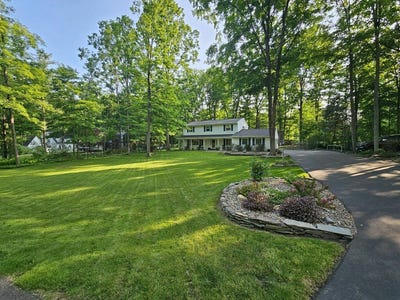 /international/us/52-woodland-drive-big-flats-ny-110099925985/