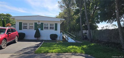/international/us/703-fresh-pond-avenue-calverton-ny-110110371110/