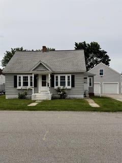 /international/us/39-lovewell-street-nashua-nh-110108489337/