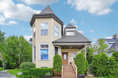 /international/us/2134-grove-avenue-north-chicago-il-110108873350/