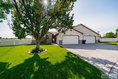 /international/us/3696-e-silverwood-circle-ammon-id-110100465849/