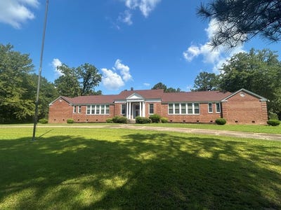 /international/us/9-schoolhouse-rd-cottonton-al-110107953237/