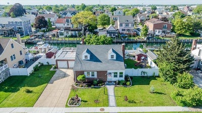 /international/us/48-w-3rd-street-freeport-ny-110108339737/