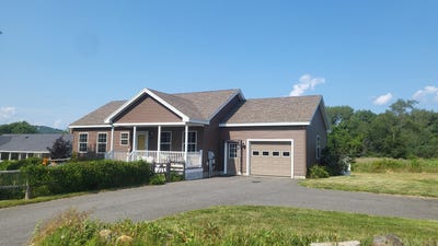 /international/us/23-riverwood-drive-rockland-me-110101243336/