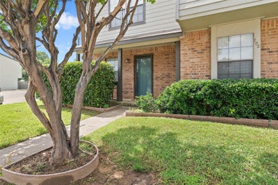 /international/us/700-w-collins-street-denton-tx-110108690302/